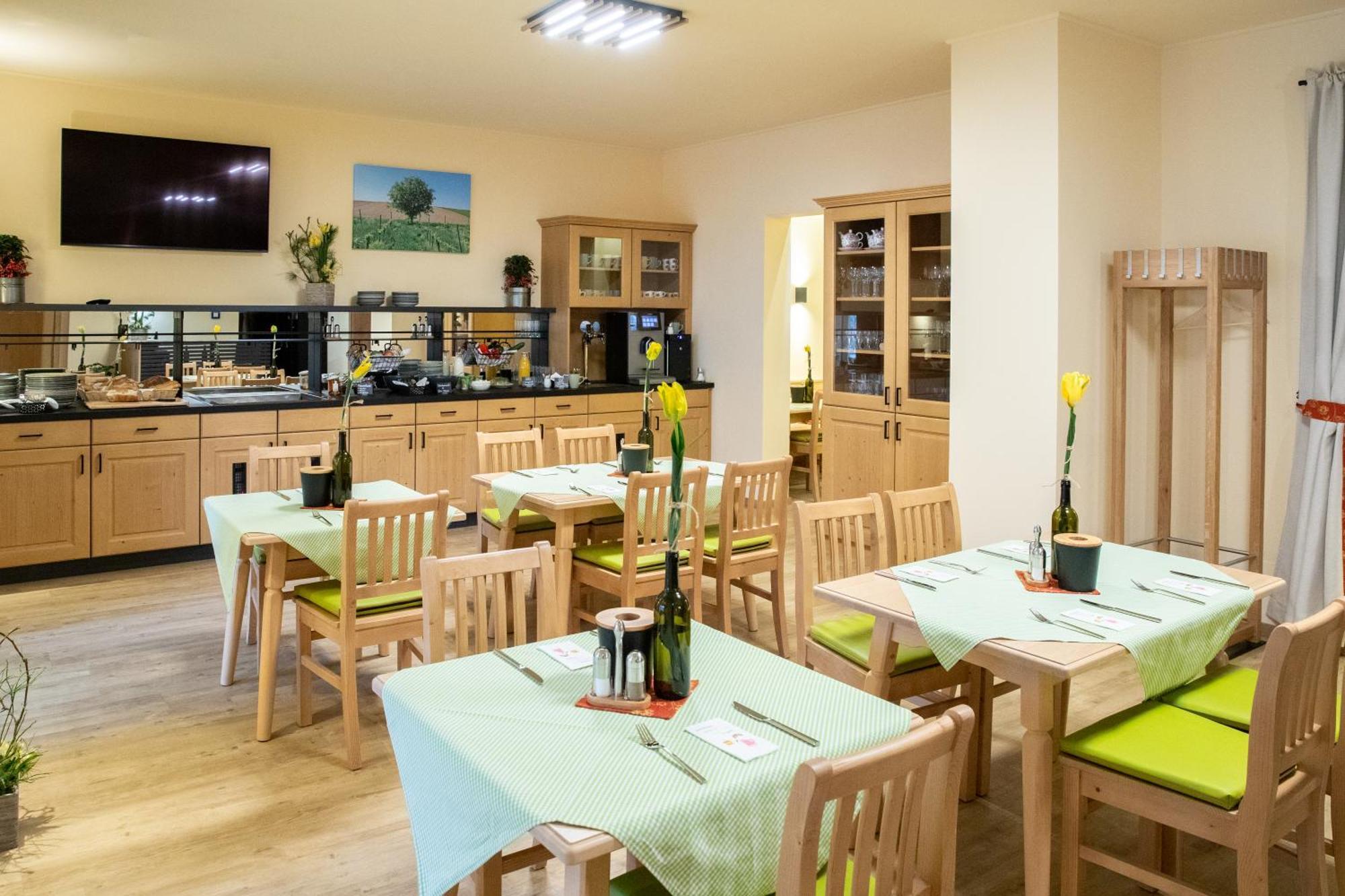 Landhaus Storch - Pension Ganserndorf Bagian luar foto